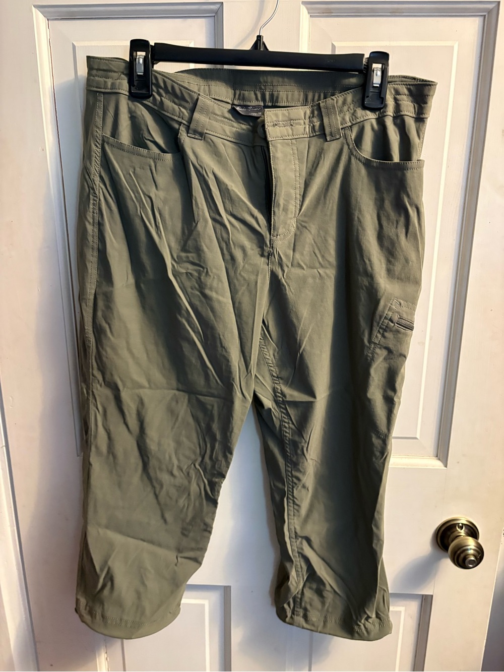 Eddie Bauer women’s size 12 Olive Green cropped pants